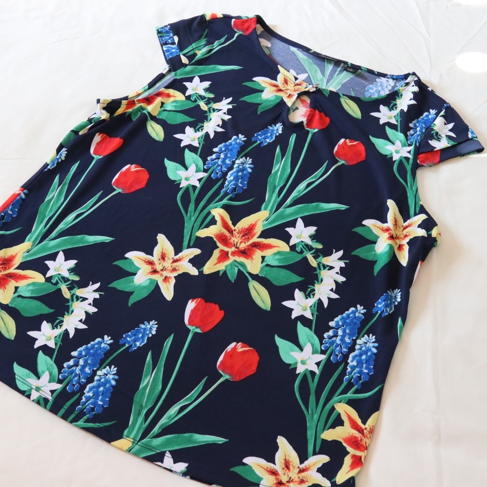 Navy Floral Top/Shell - Picture 2 of 2